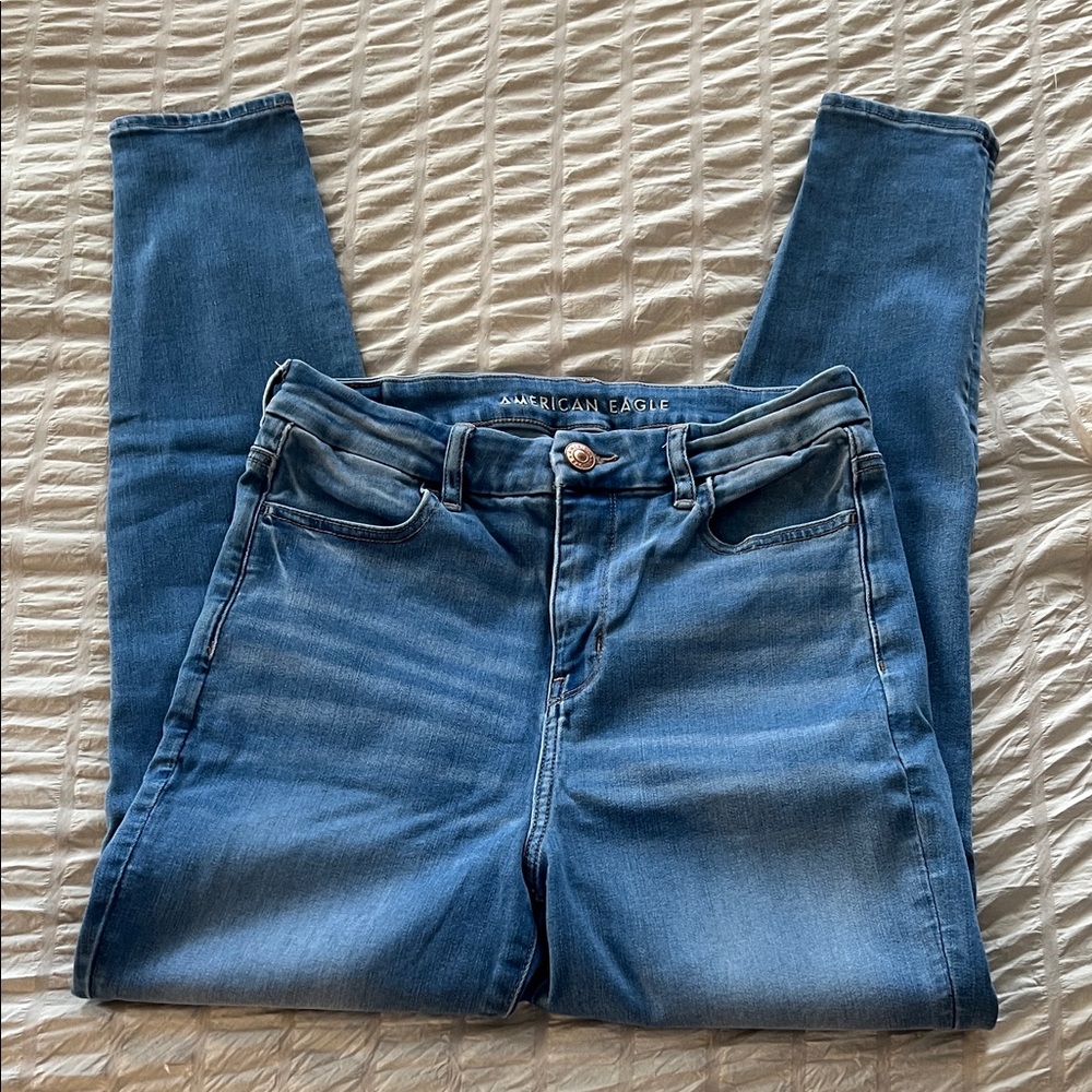 American Eagle Outfitters high-rise jegging Jeans in Medium Blue Wash
